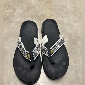 Teva Voya sandals size 9
